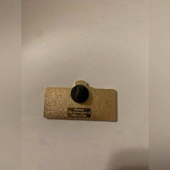 Disney’s Zootopia “Gazelle” mystery pin - Picture 4 of 6